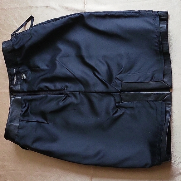 Valerie by valerie stevens EUC petite women's black 100% Leather skirt size 6P. - Picture 5 of 6